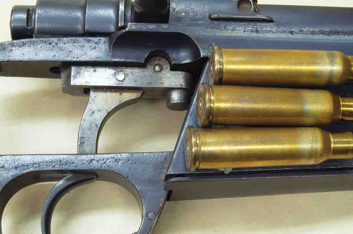 The slanted magazine of the Siamese Mauser positions the rim on top of the cartridge ahead of the rim of the lower one. This prevents jams as the top round feeds out of the magazine.